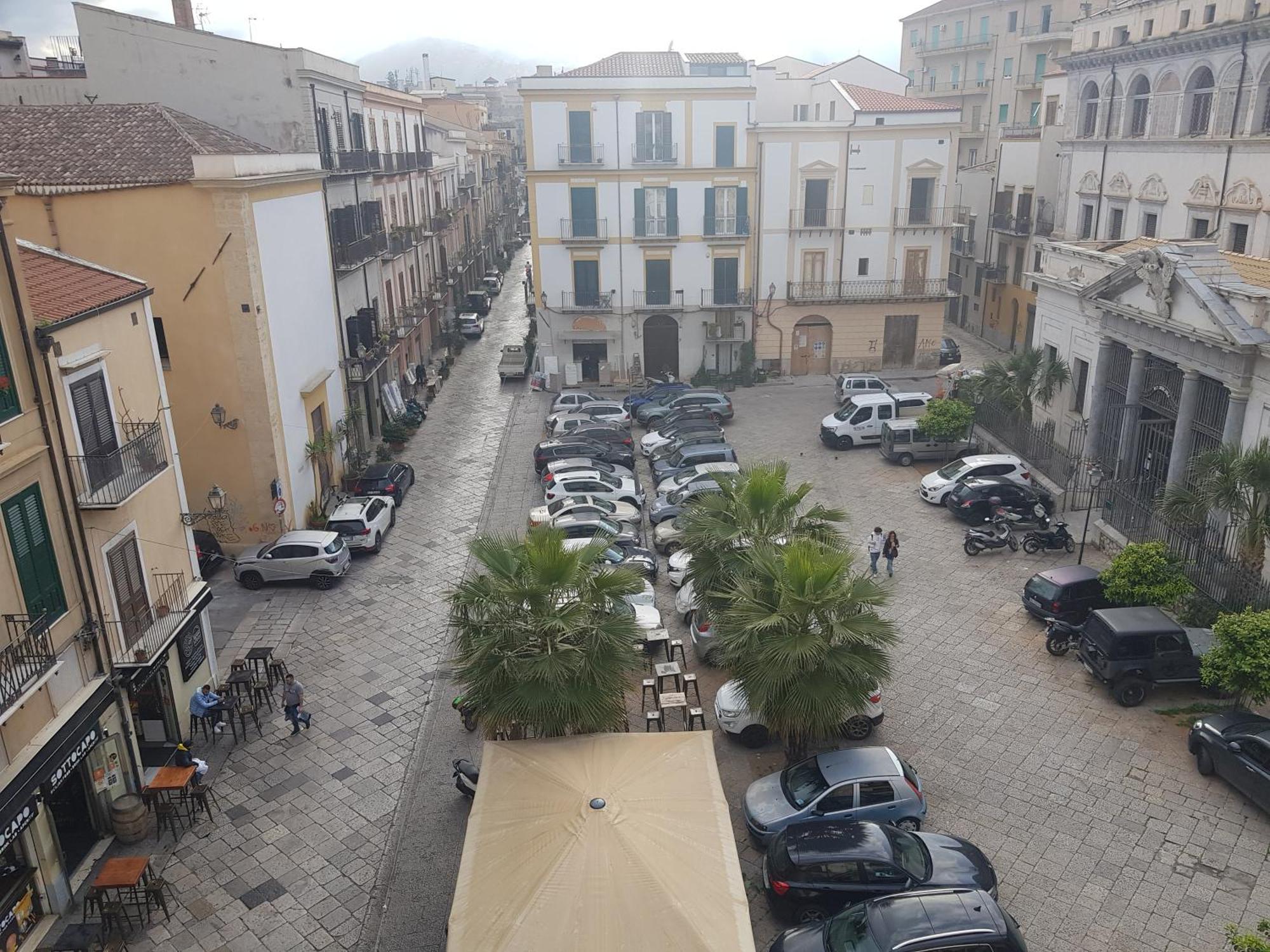 Sweet Home In The City Center Palermo Exterior photo